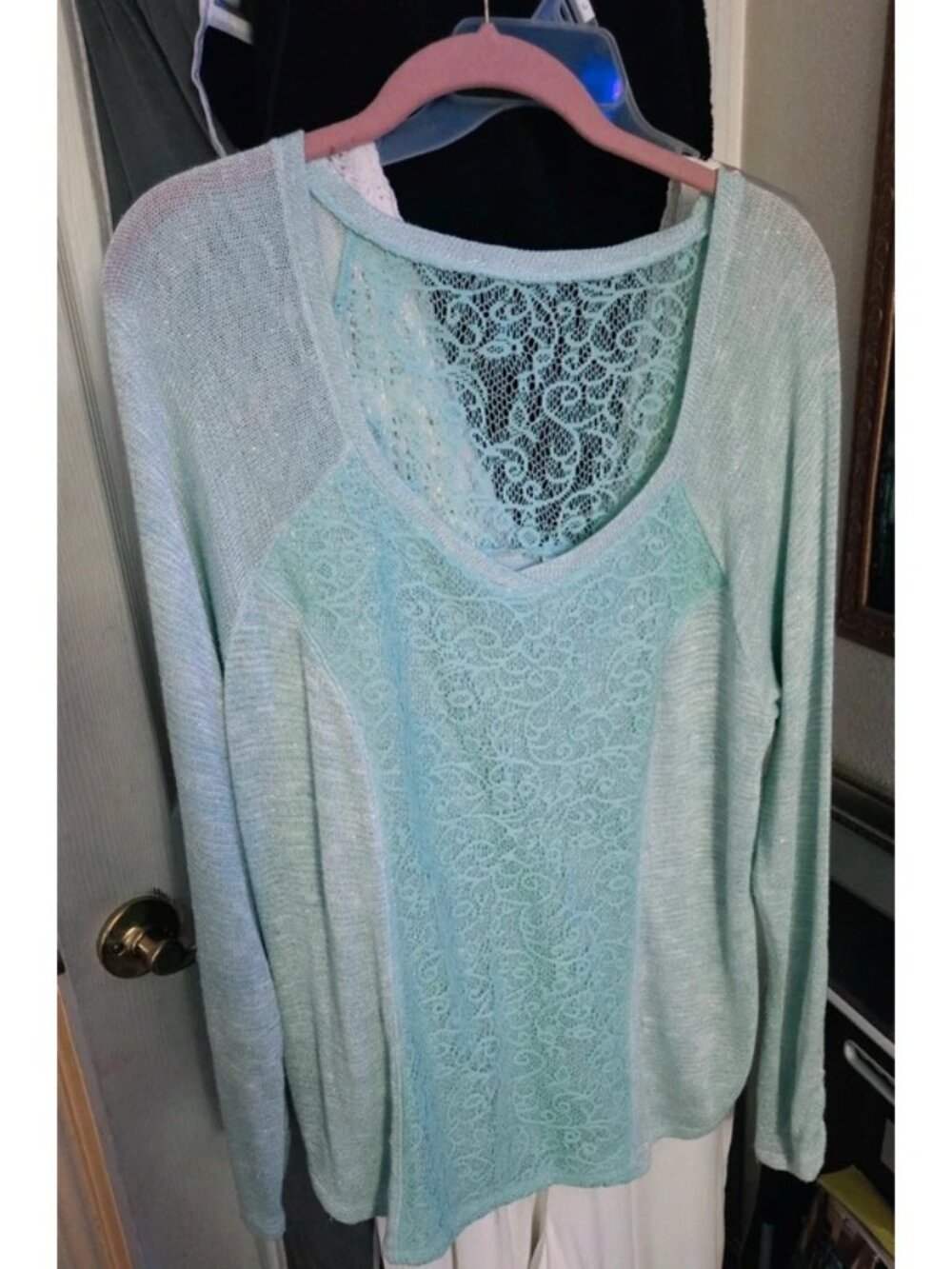 Beautiful No Boundaries lightweight sweater with lace insert